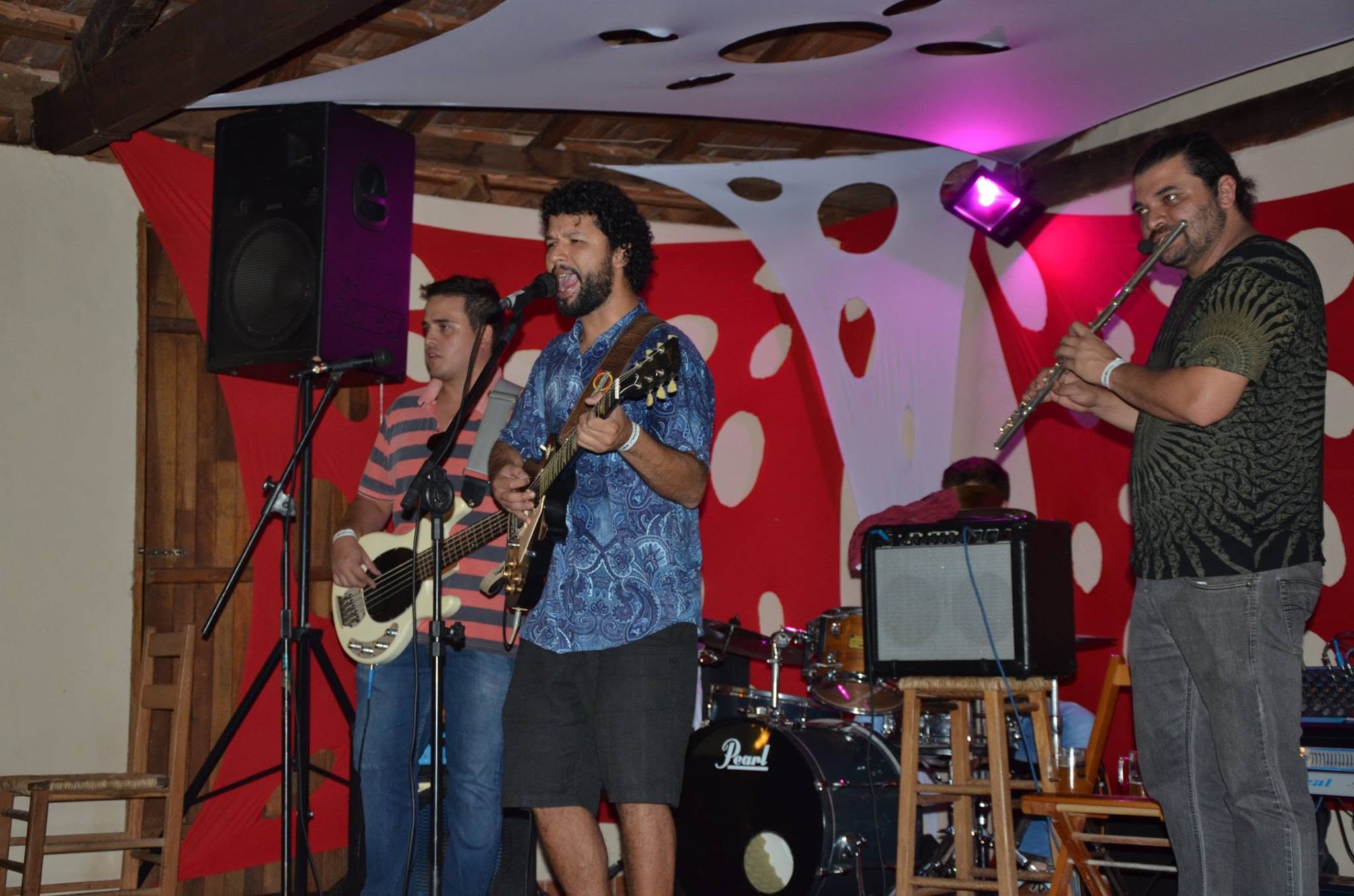 Atração musical ao vivo no BeerIta, festival de cerveja artesanal de Itajubá